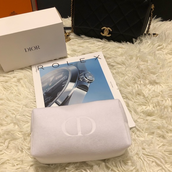 Dior Pouch (Free Mystery clothes) - Picture 8 of 13